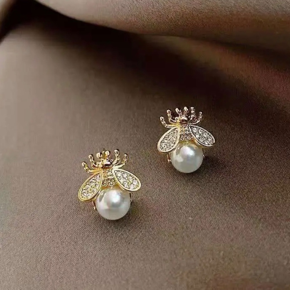 Super Cute and Elegant Bumble Bee Earrings